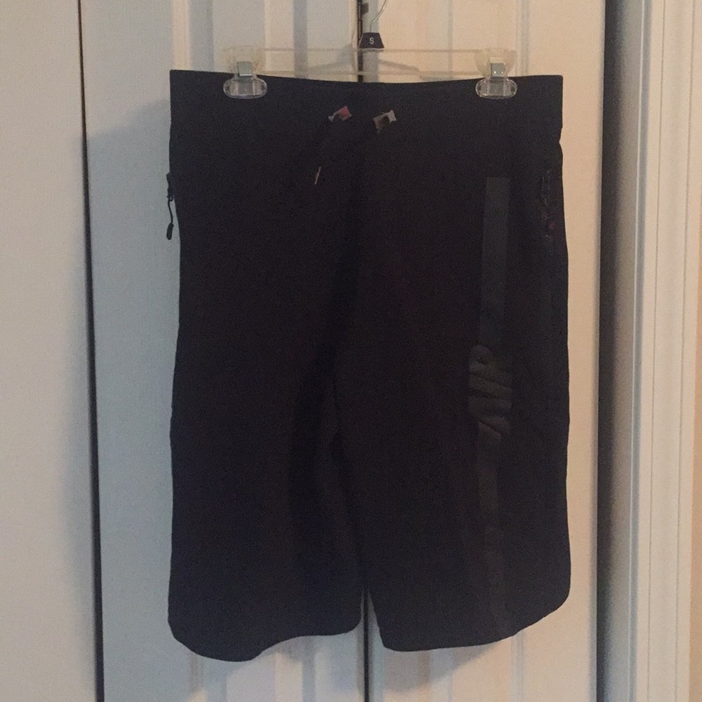 Nike men’s shorts small